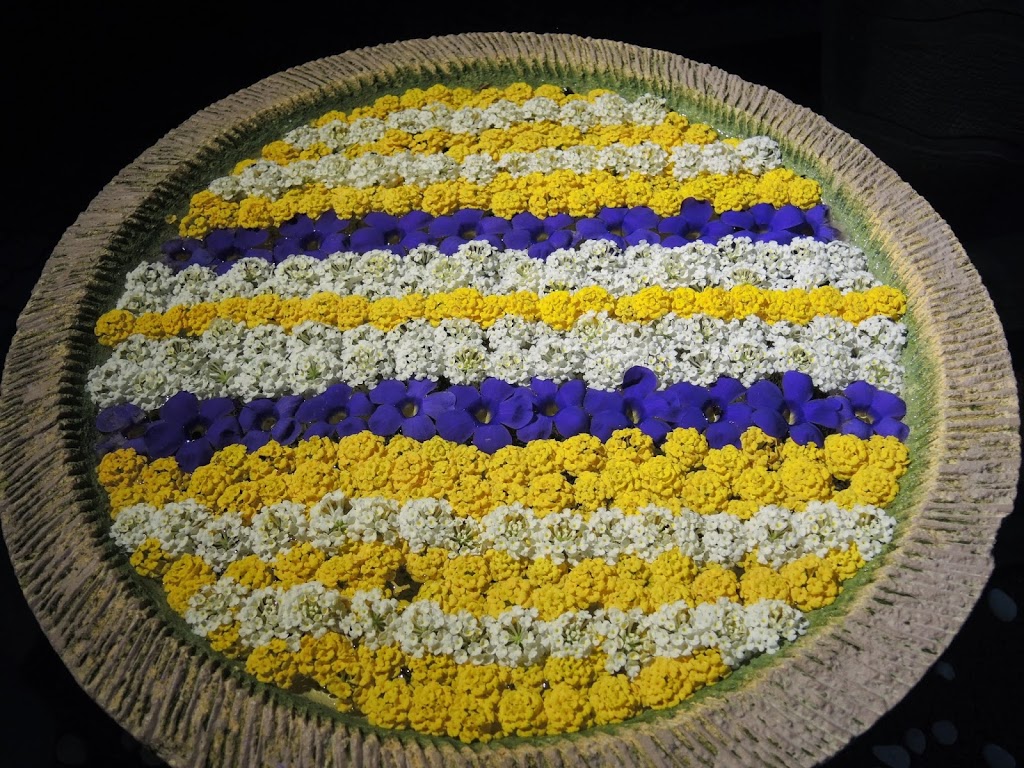 a circular arrangement of flowers