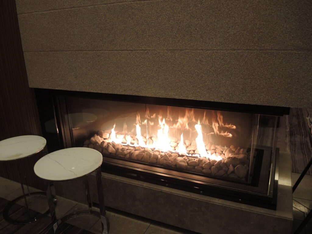 conrad tokyo executive lounge fireplace