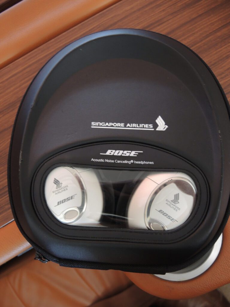 singapore airlines suites lax to nrt bose headphones