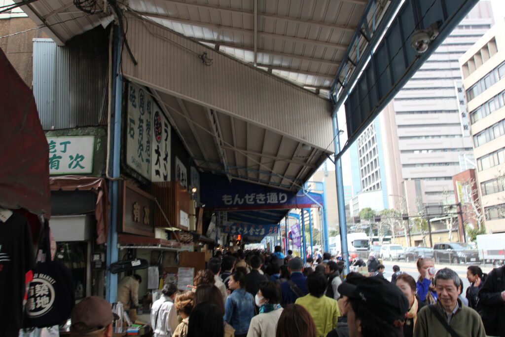 tsukiji crowds