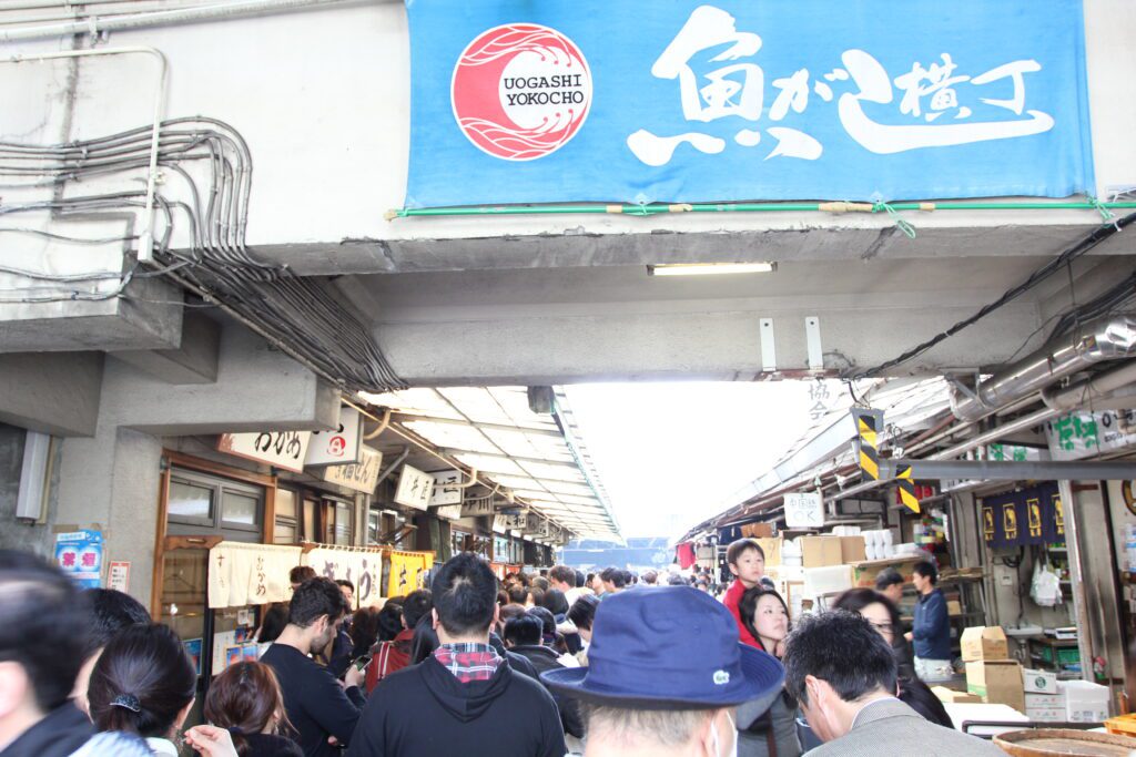 tsukiji crowds 2