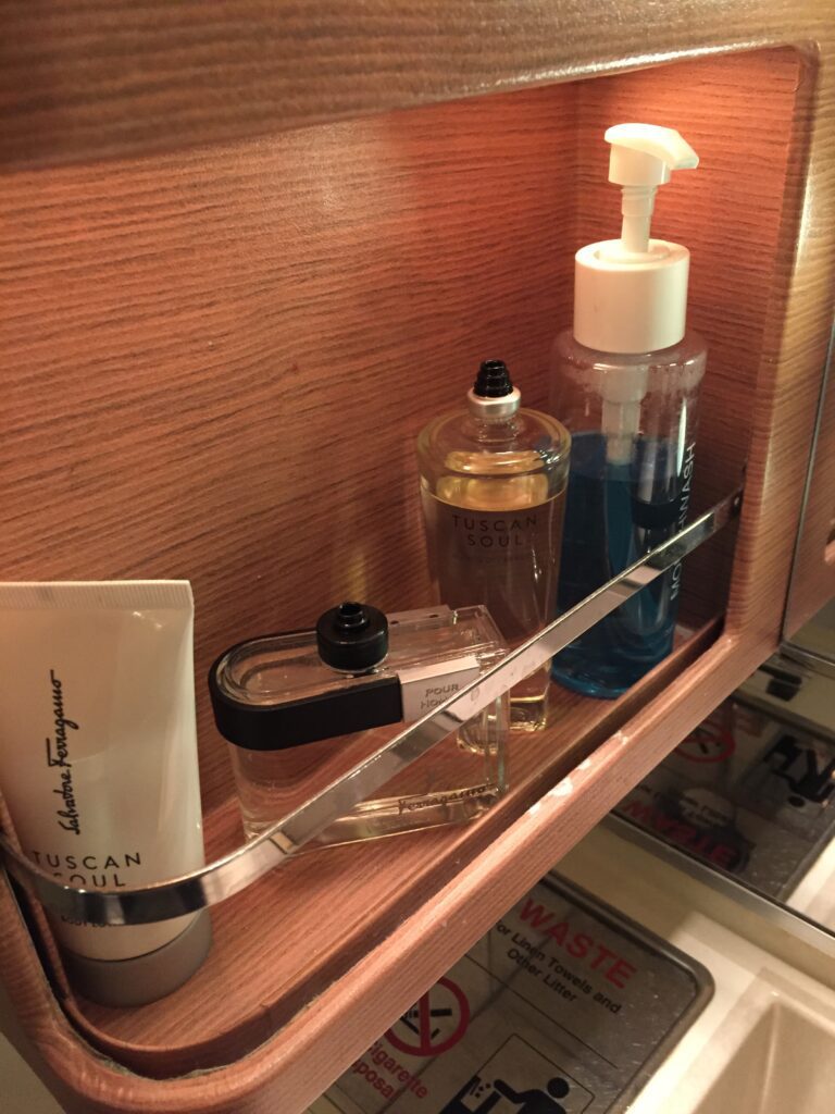 singapore airlines first class sfo bathroom amenities