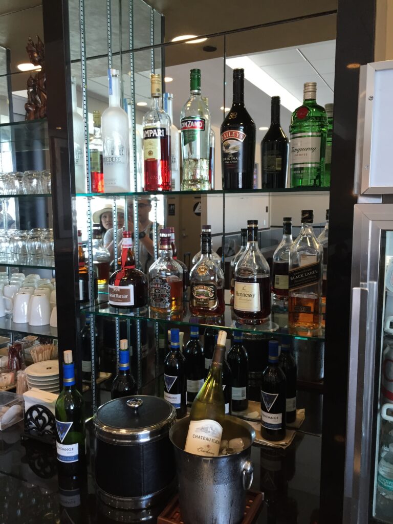 singapore silverkris lounge sfo alcohol