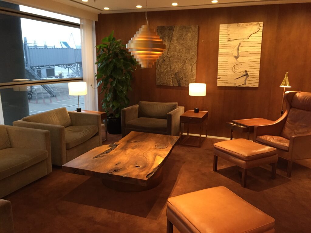 cathay pacific the pier first class lounge seating 3