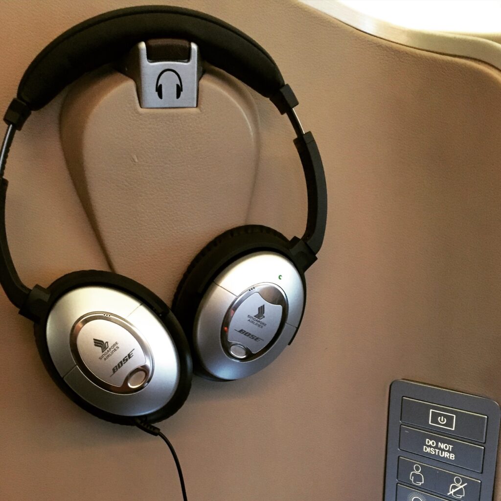 ingapore airlines first class san francisco to hong kong bose headphones