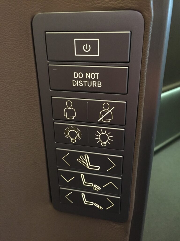 singapore airlines first class san francisco to hong kong seat controls