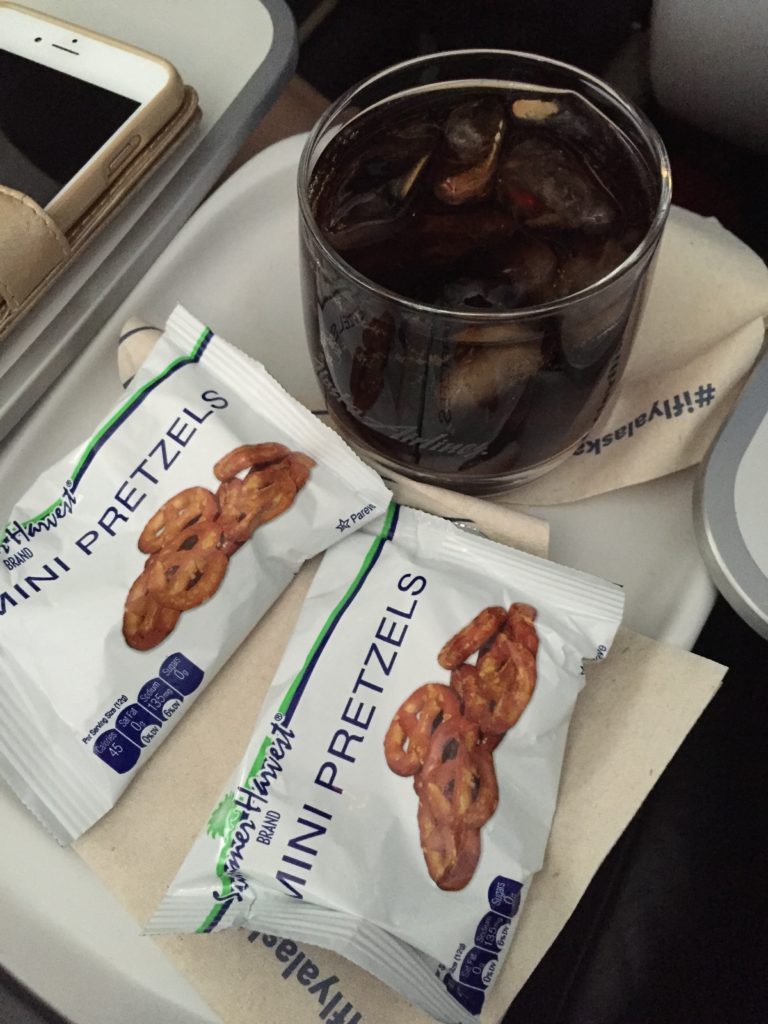 alaska airlines first class oakland maui drinks pretzels