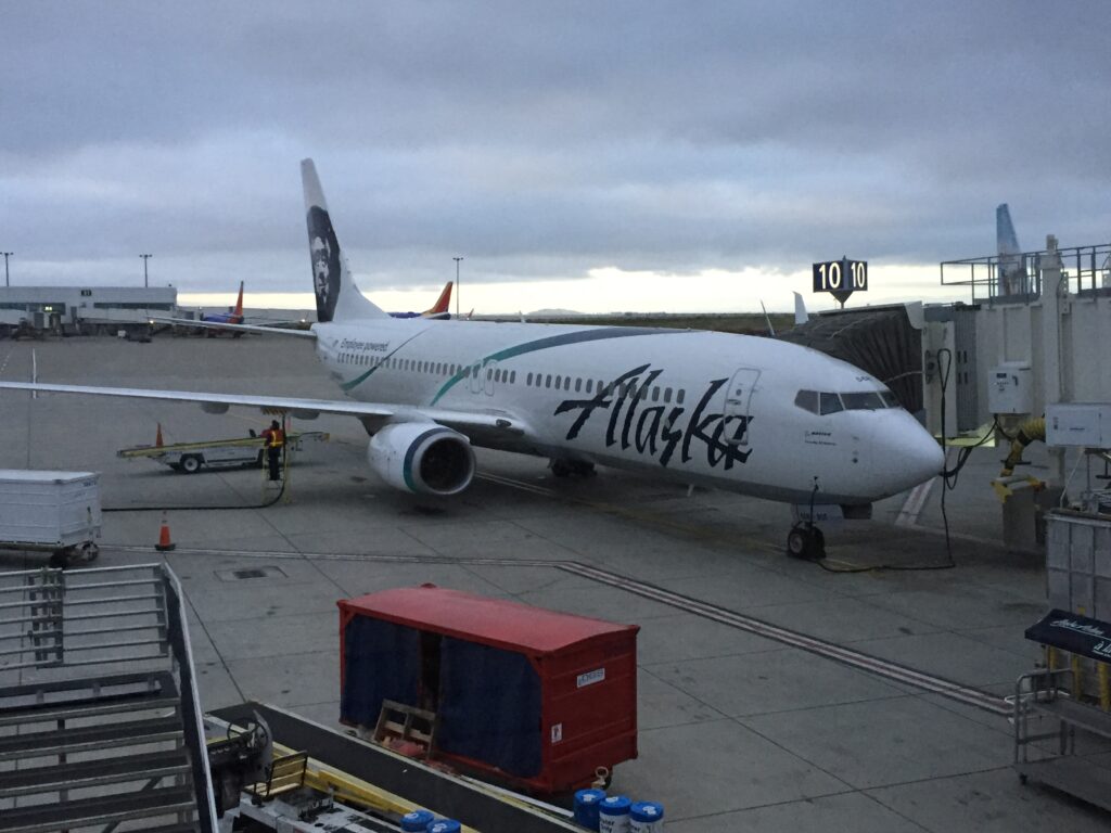 alaska airlines first class oakland maui plane