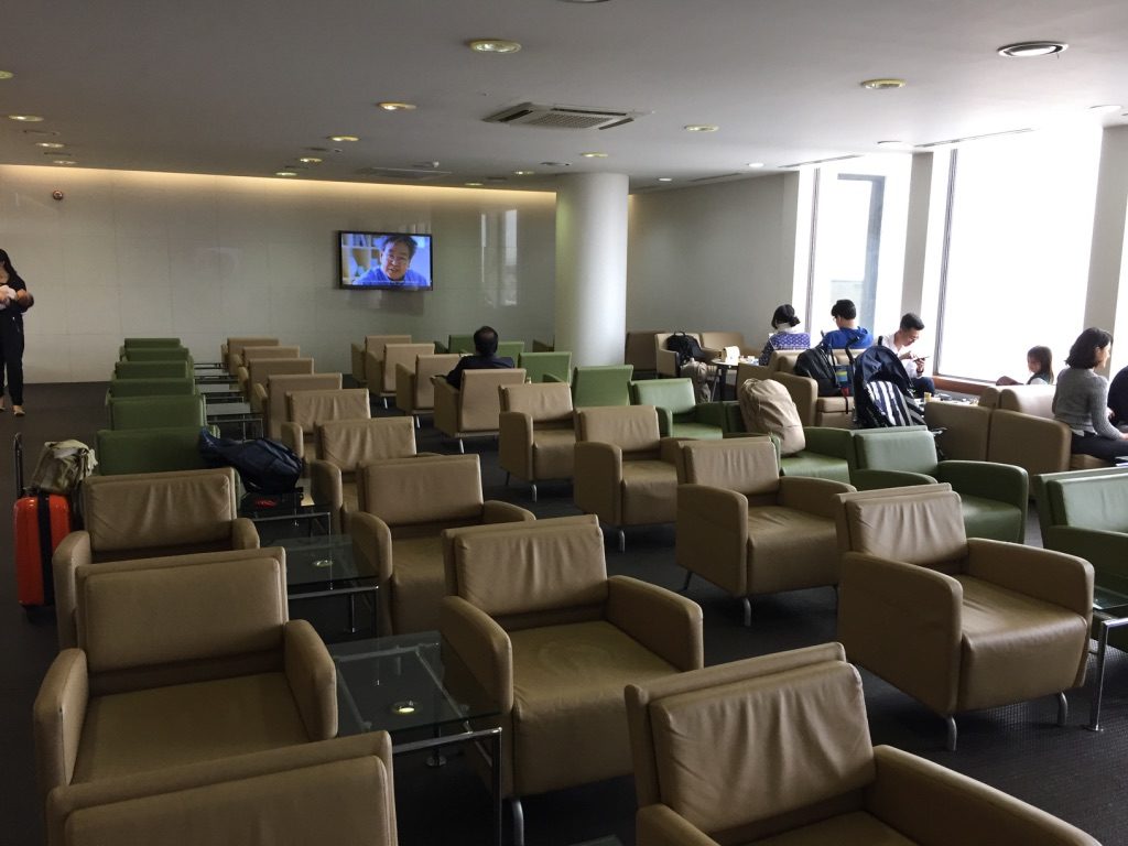 korean-air-lounge-jeju-seating